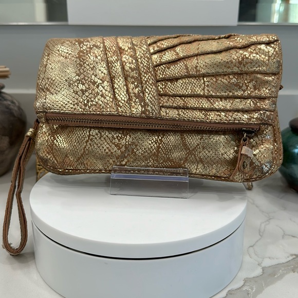 Jessica Simpson Coppery/Golden/Bronze Metallic Snakeskin Print Wristlet VGUC - Picture 1 of 17